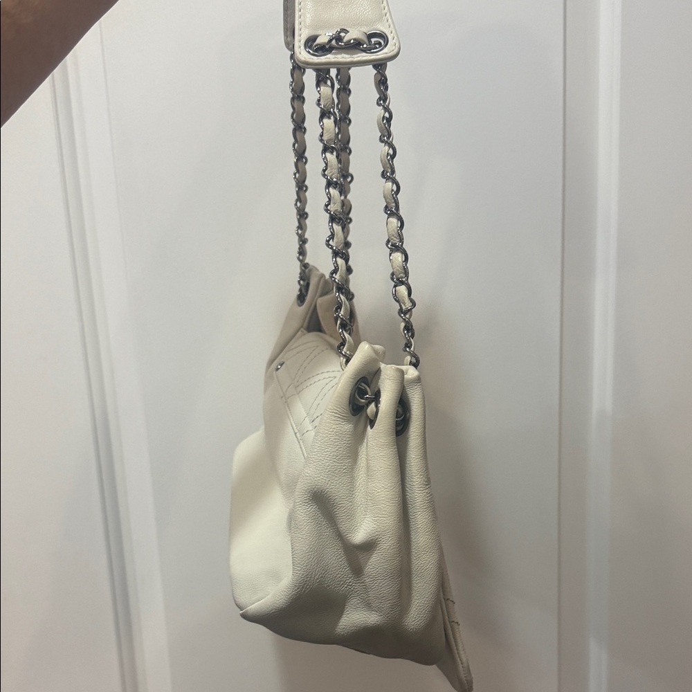 Chanel White Quilted Accordian Shoulder Bag - Picture 3 of 8